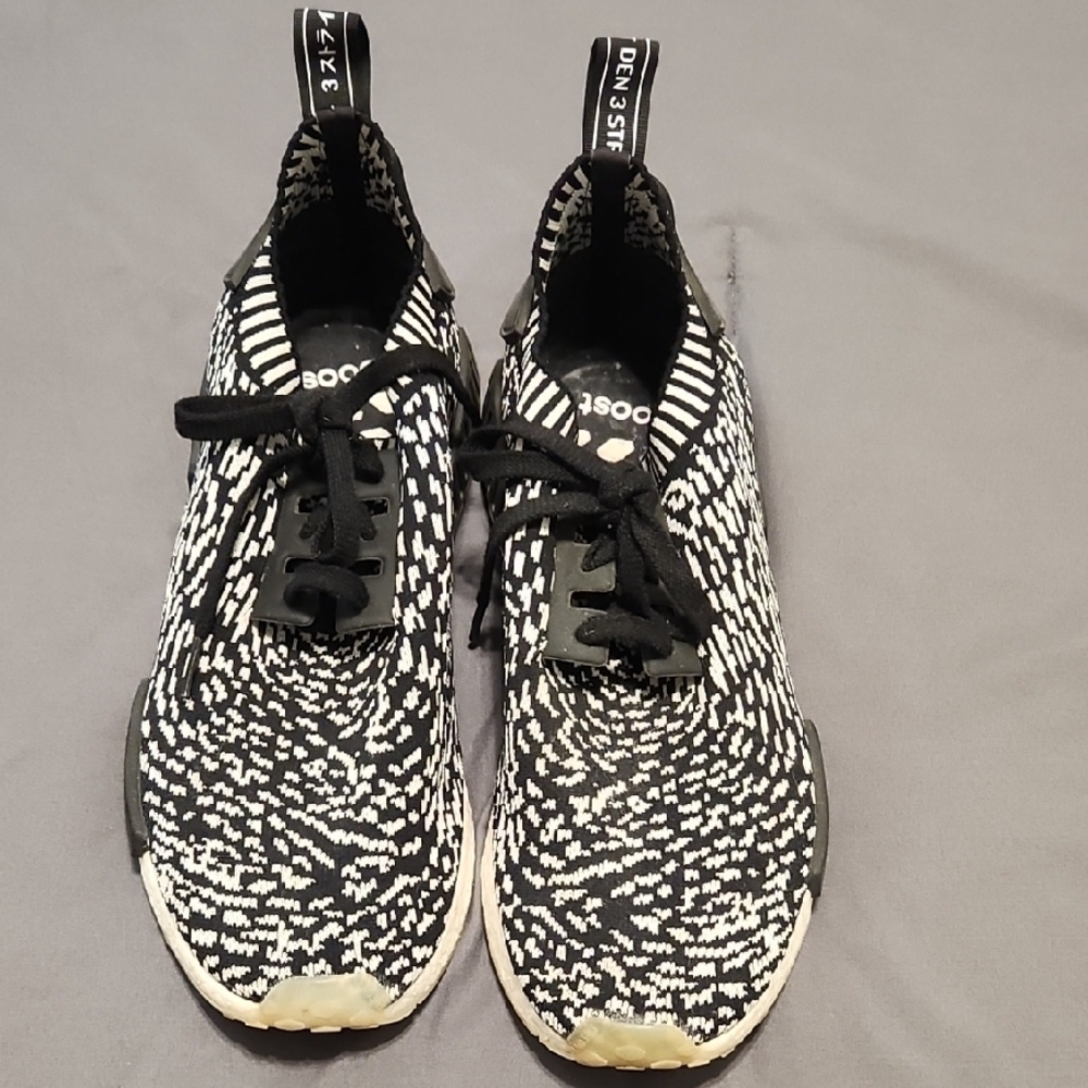 Men's Adidas Boost Monochrome Patterned Sneakers. Size 12.